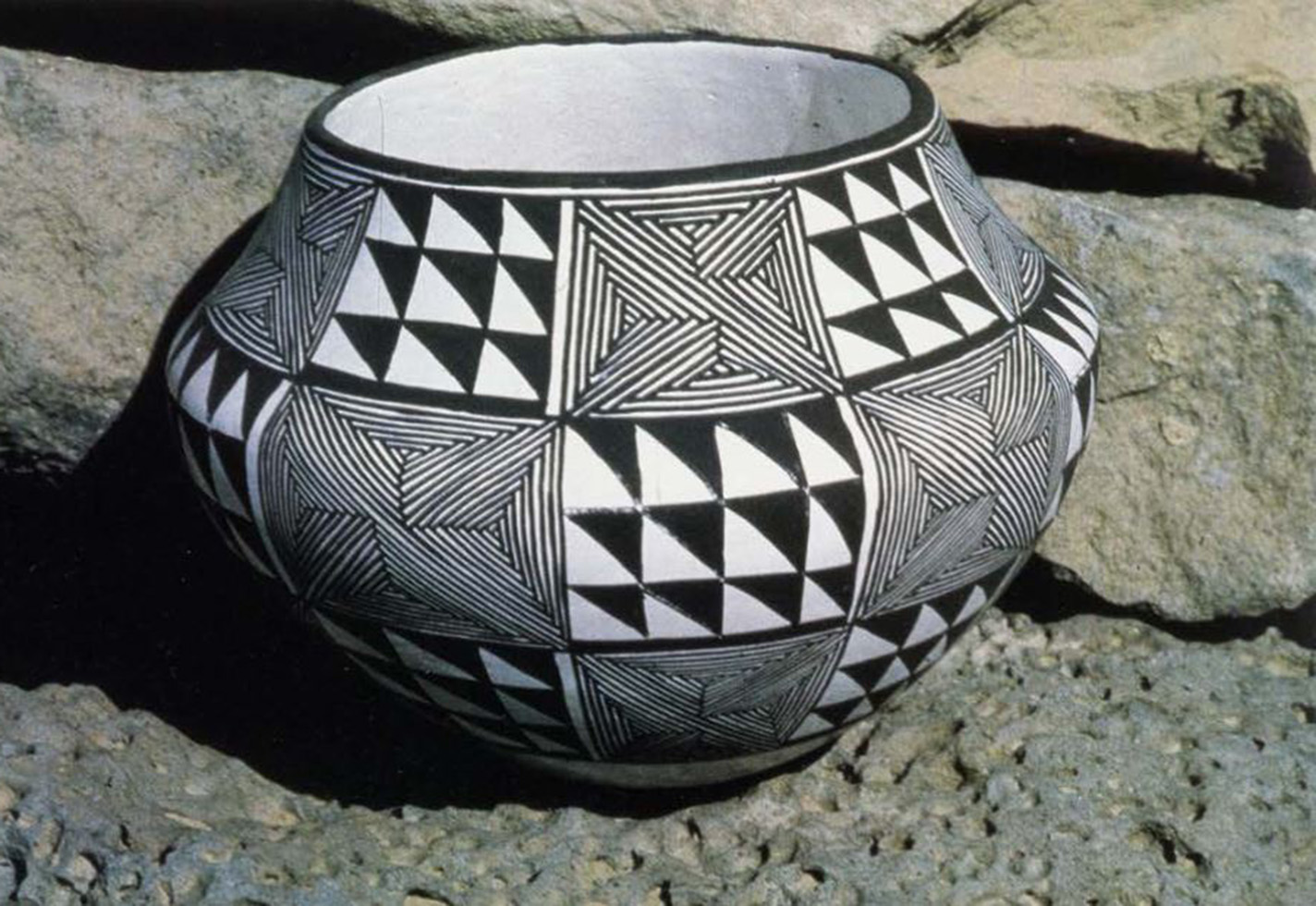 Black and white feather-pattern water jar by Lucy Lewis